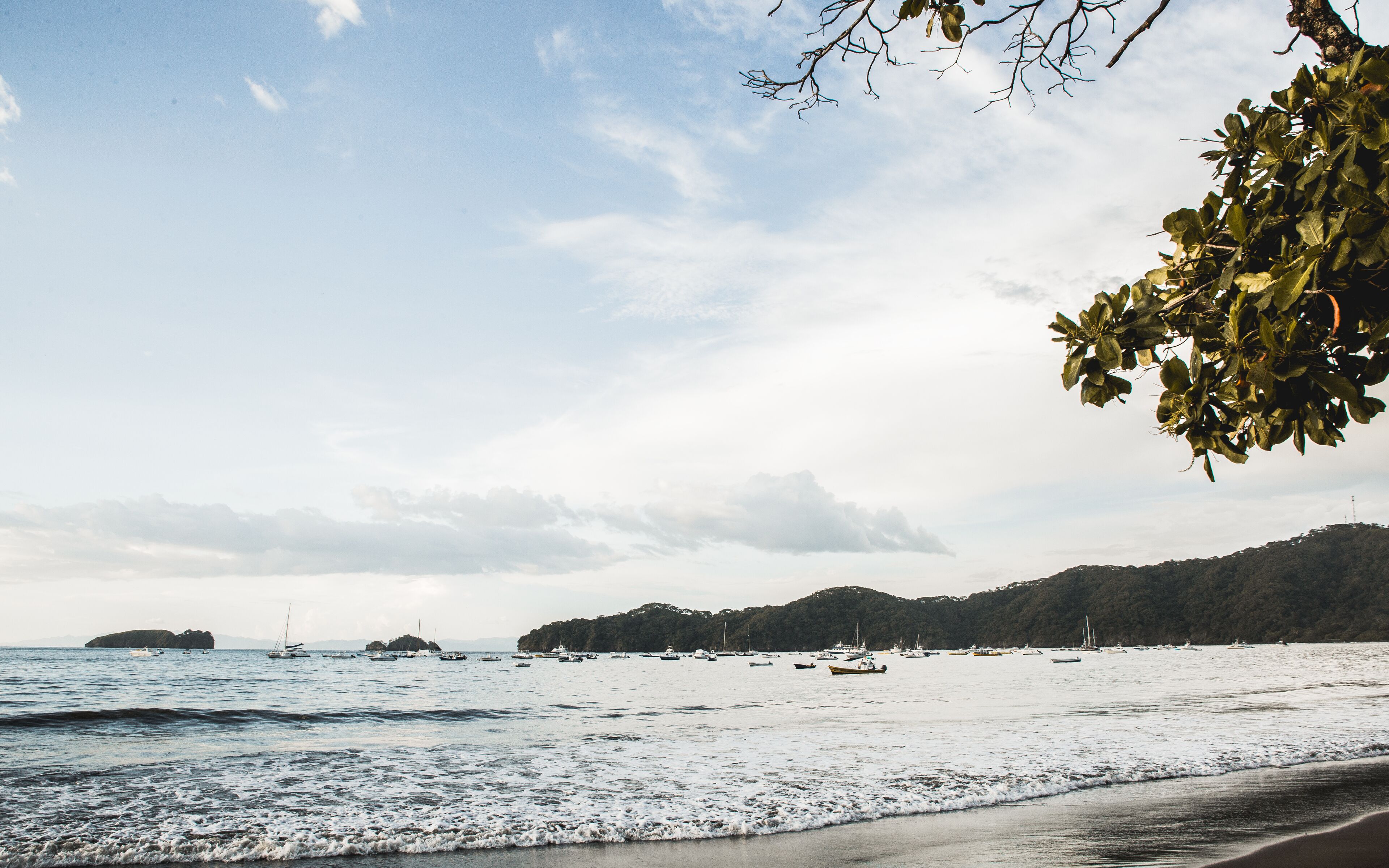Plage à proximité, sable noir