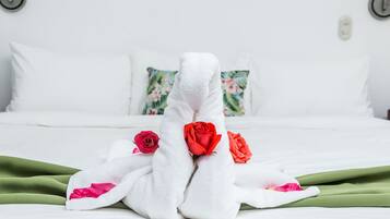 Standard Double Room. | Caja de seguridad en la habitación, muebles diferentes y wifi gratis