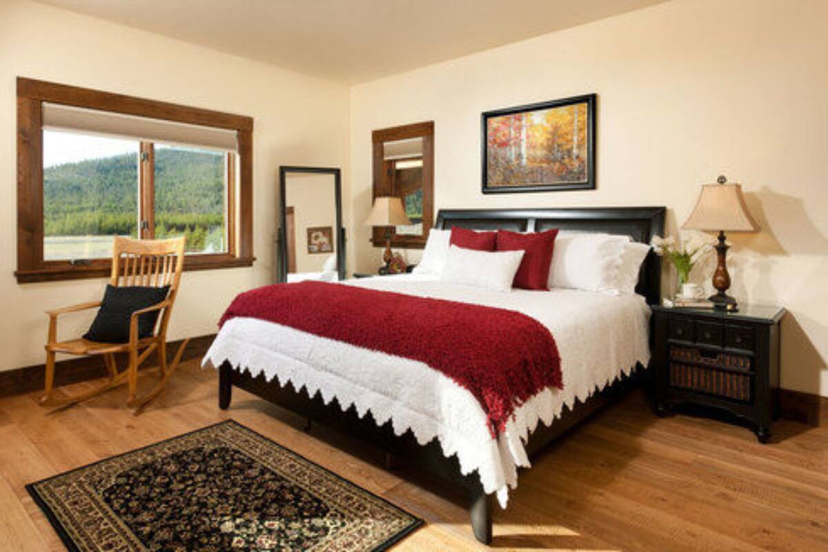 Premium bedding, iron/ironing board (on request), rollaway beds