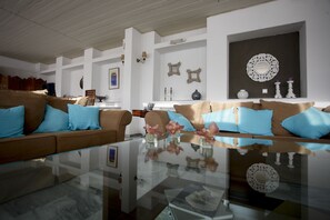 Lobby sitting area - Mare Vista Hotel - Epaminondas (Andros)