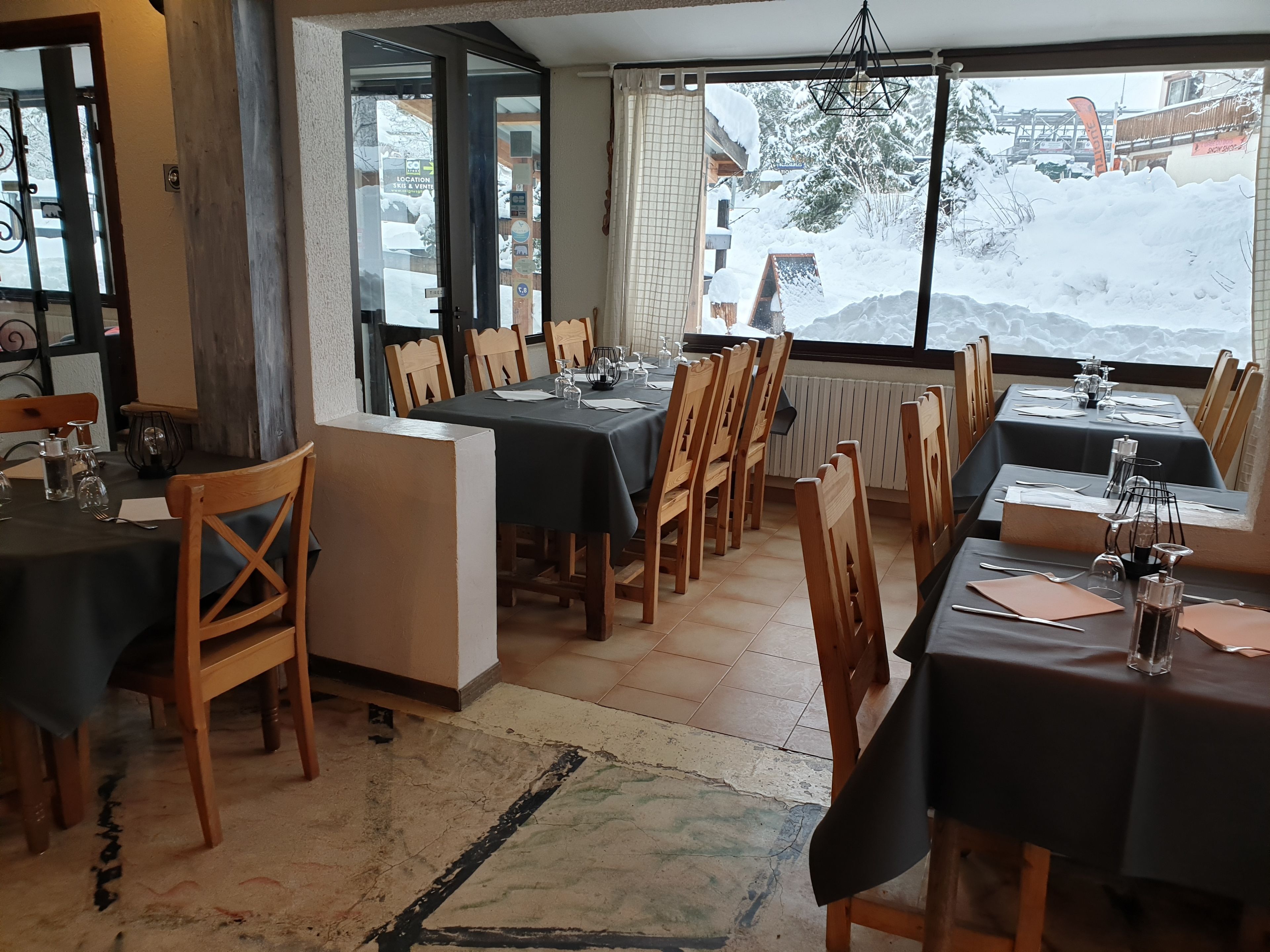 lunch and dinner served, local cuisine