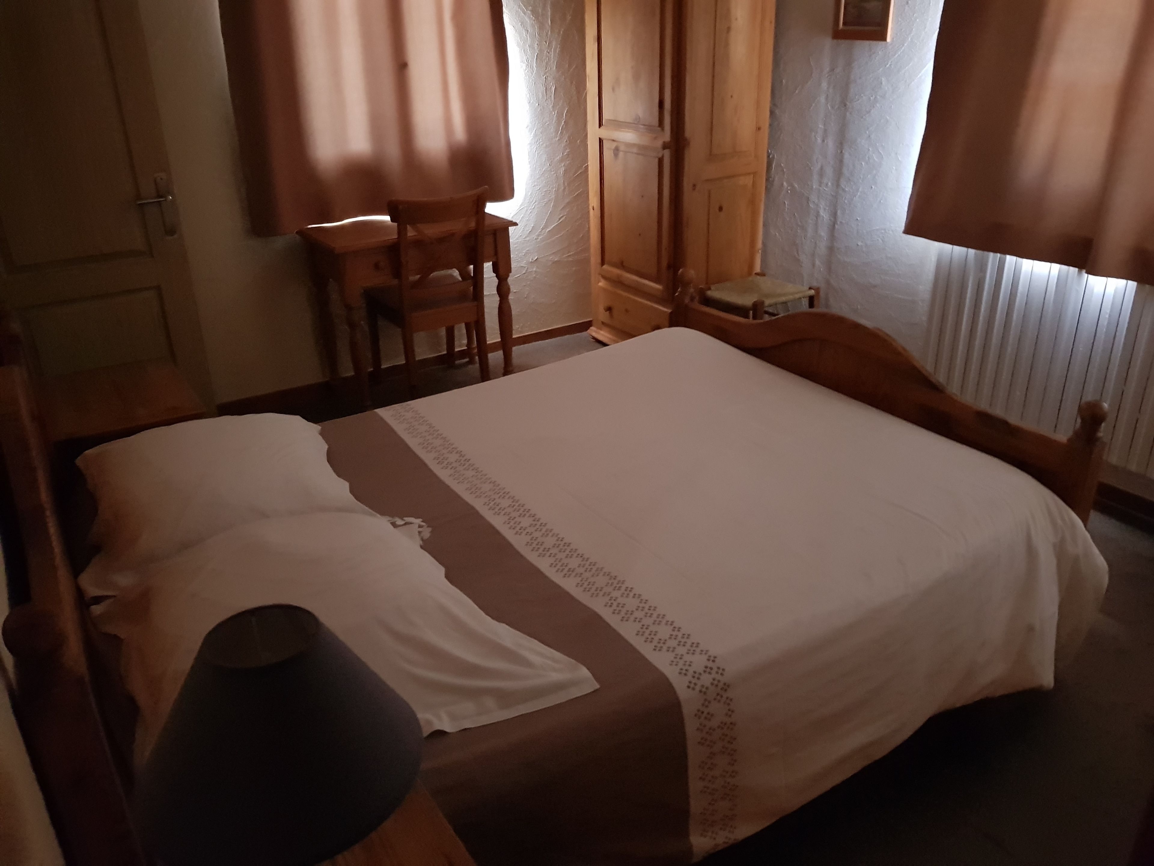 double room | desk, free wifi, bed sheets