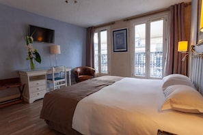 Deluxe Double or Twin Room | Minibar, in-room safe, desk, soundproofing