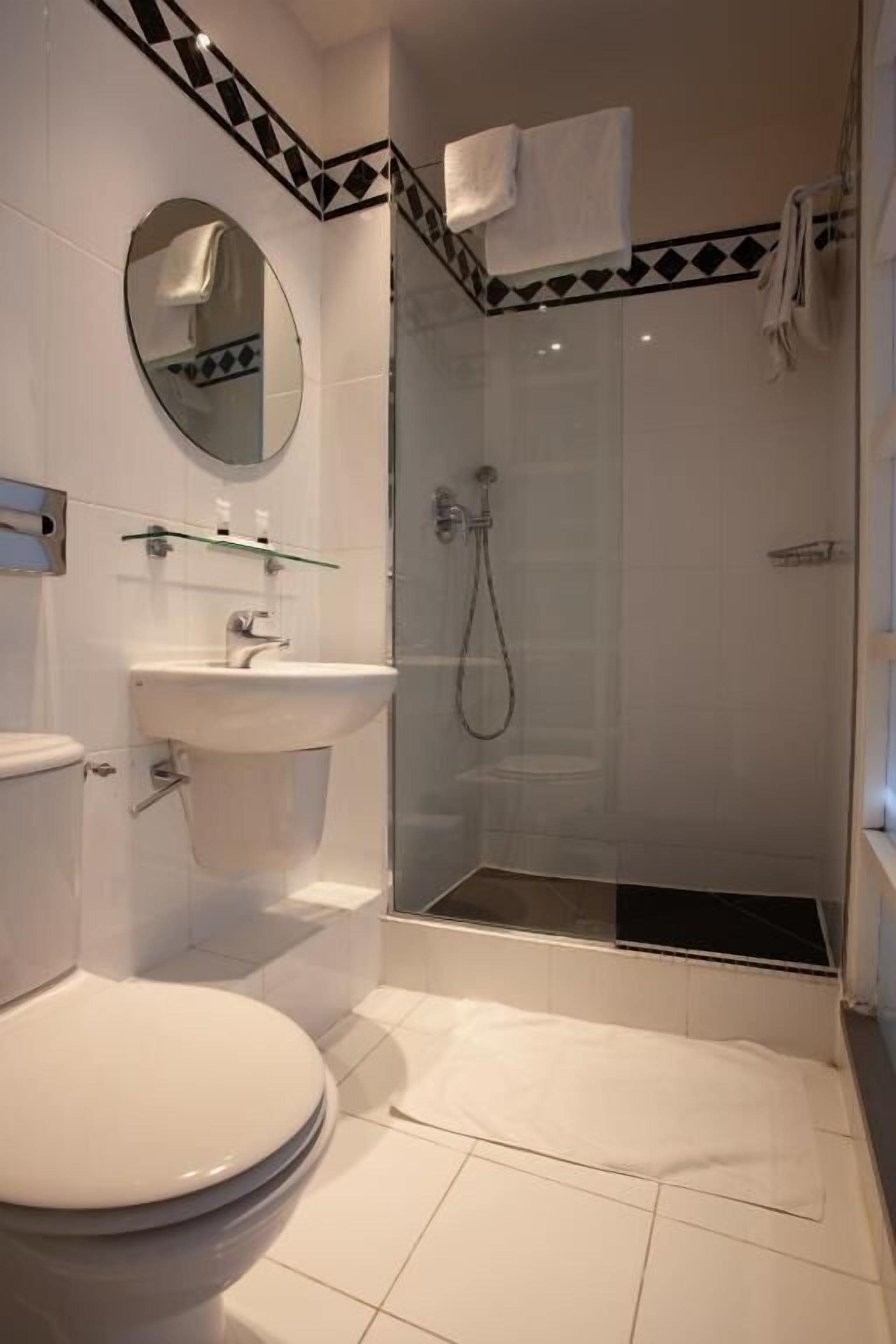 standard double room | bathroom | hair dryer, bathrobes, towels