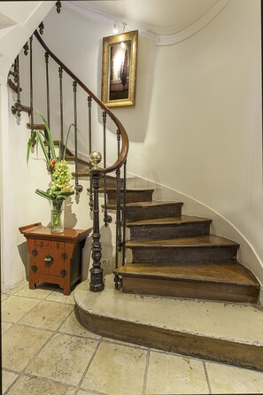 Staircase - Hôtel Atlantis Saint Germain des Prés (Paris)
