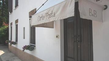 EntrĂ©e de lâhĂ©bergement