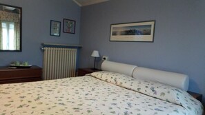 Double Room | Blackout drapes, soundproofing, free WiFi, bed sheets - A Corte Posta B&B (Mantua)