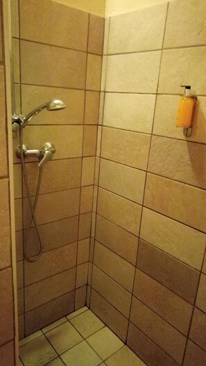 Shower, rainfall showerhead, hair dryer, bidet - A Corte Posta B&B (Mantua)