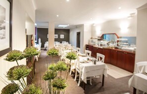 Free buffet breakfast  - City Partner Hotel Ter Streep (Ostend)