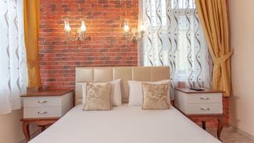 Double Room | 1 bedroom, premium bedding, in-room safe, desk