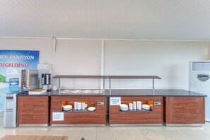 Dagelijks ontbijtbuffet (EUR 12 per persoon)