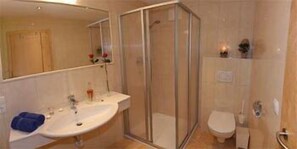 Badkamer met douche