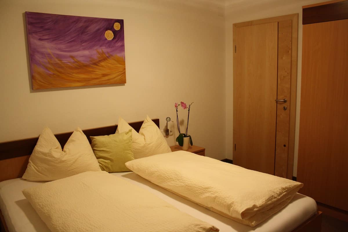 1 bedroom, desk, soundproofing, iron/ironing board (on request)