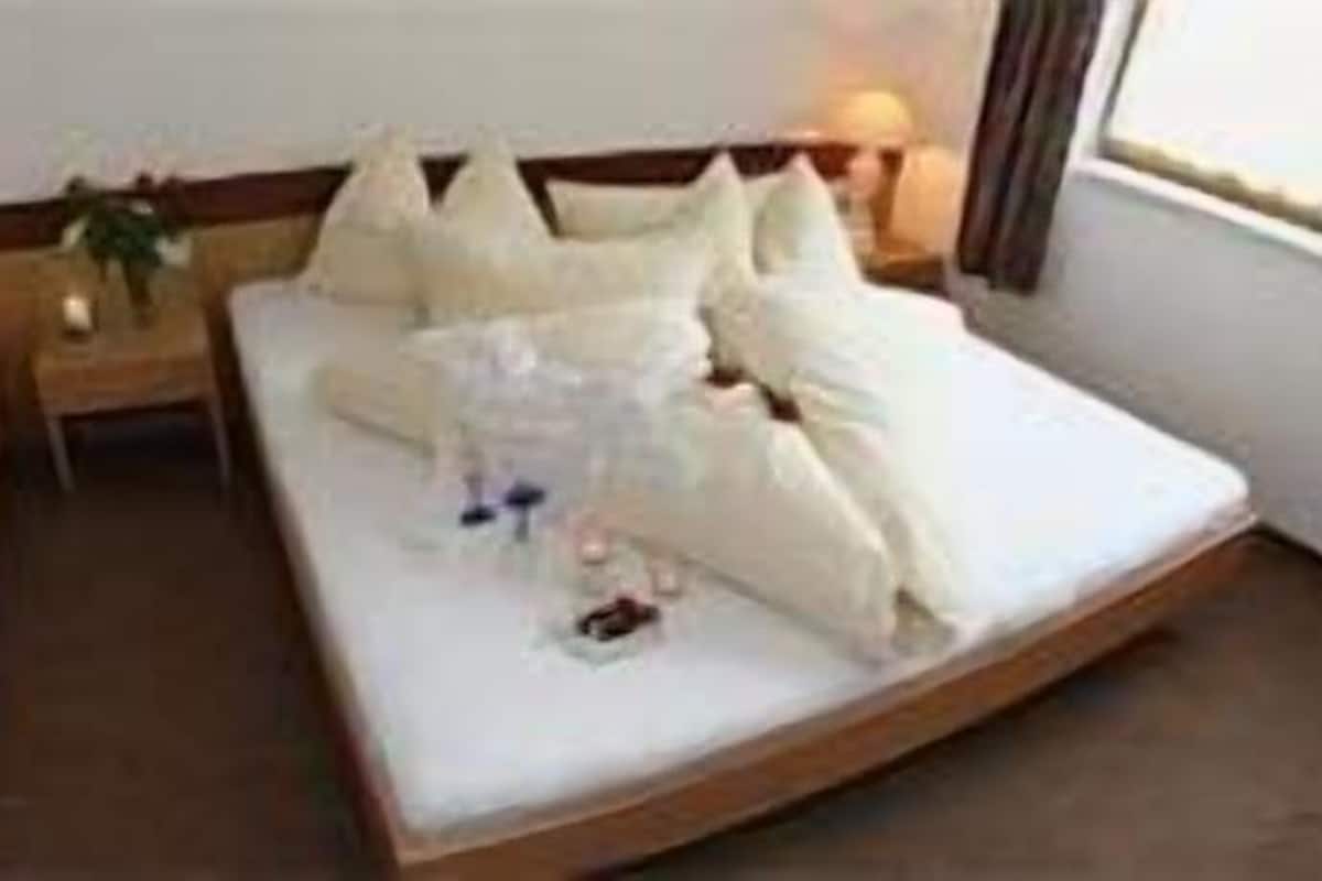 1 bedroom, desk, soundproofing, iron/ironing board (on request)