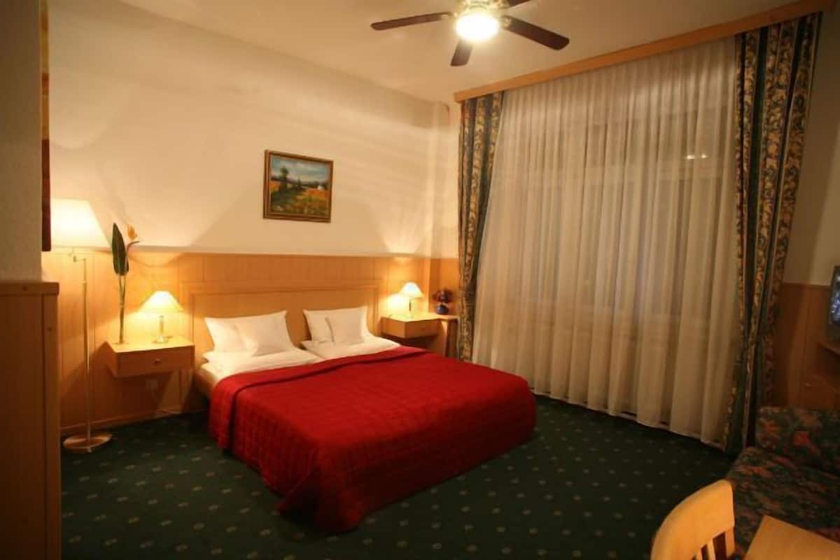 Ropa de cama hipoalergénica y minibar
