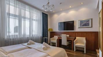 Deluxe Doppelzimmer | Hypo-allergenic bedding, minibar, in-room safe, desk