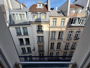 Deluxe Double or Twin Room, City View | Street view - Hotel Saint Honore 85 (Paris)