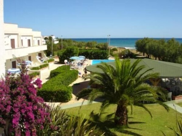 2 outdoor pools, open 9:00 AM to 7:00 PM, pool umbrellas, sun loungers - Residence Club Barbara (Ostuni)