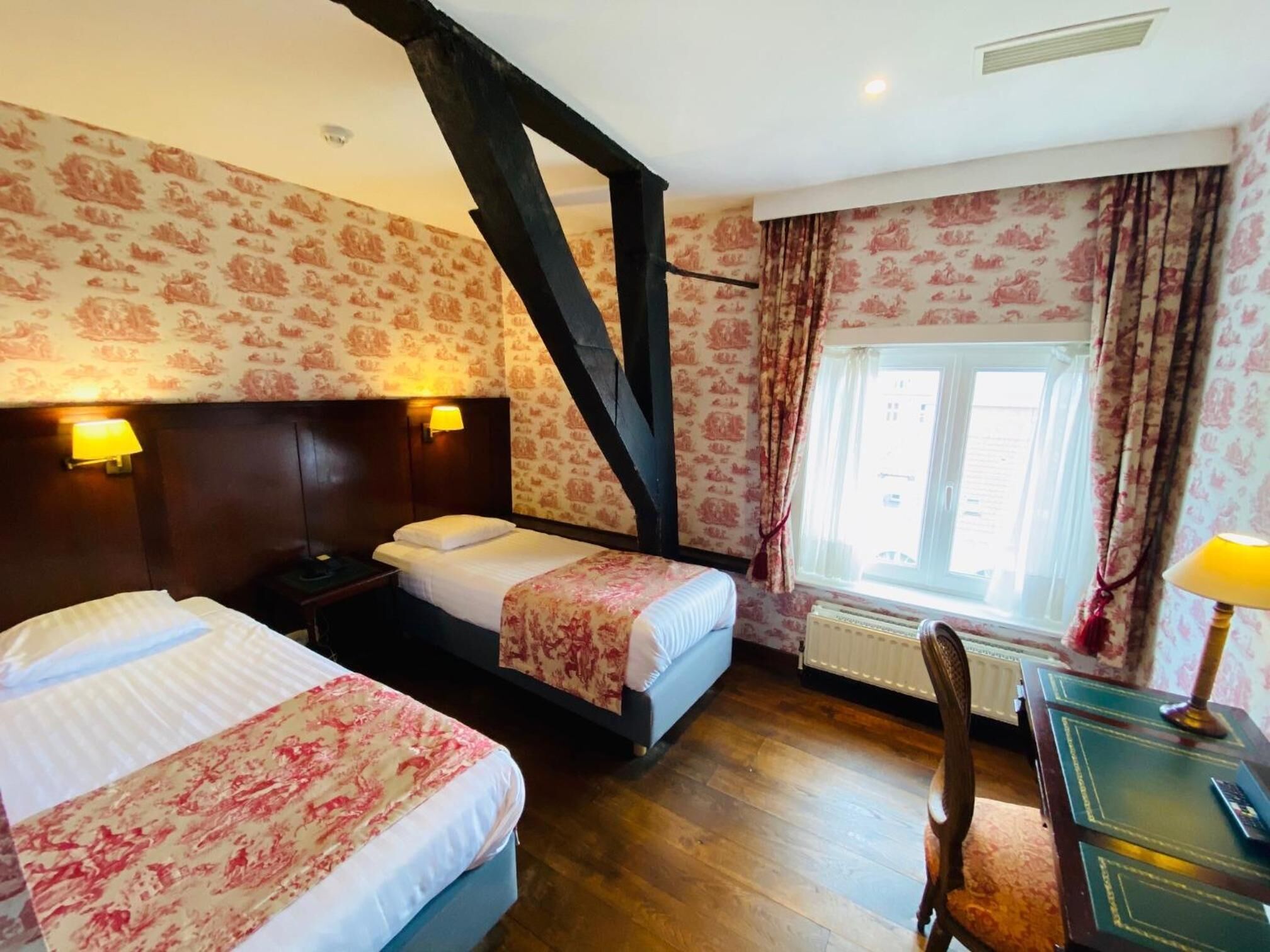 1 bedroom, hypo-allergenic bedding, down duvets, minibar