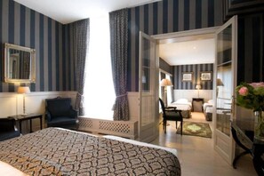Ropa de cama hipoalergénica, edredón y minibar 
