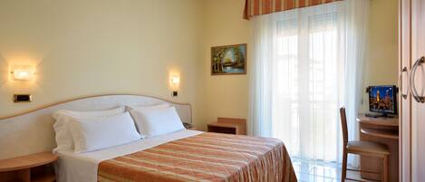 Double or Twin Room | In-room safe, desk, cribs/infant beds, free WiFi