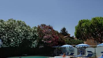 Piscine extérieure (ouverte en saison)