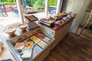 Daily buffet breakfast for a fee