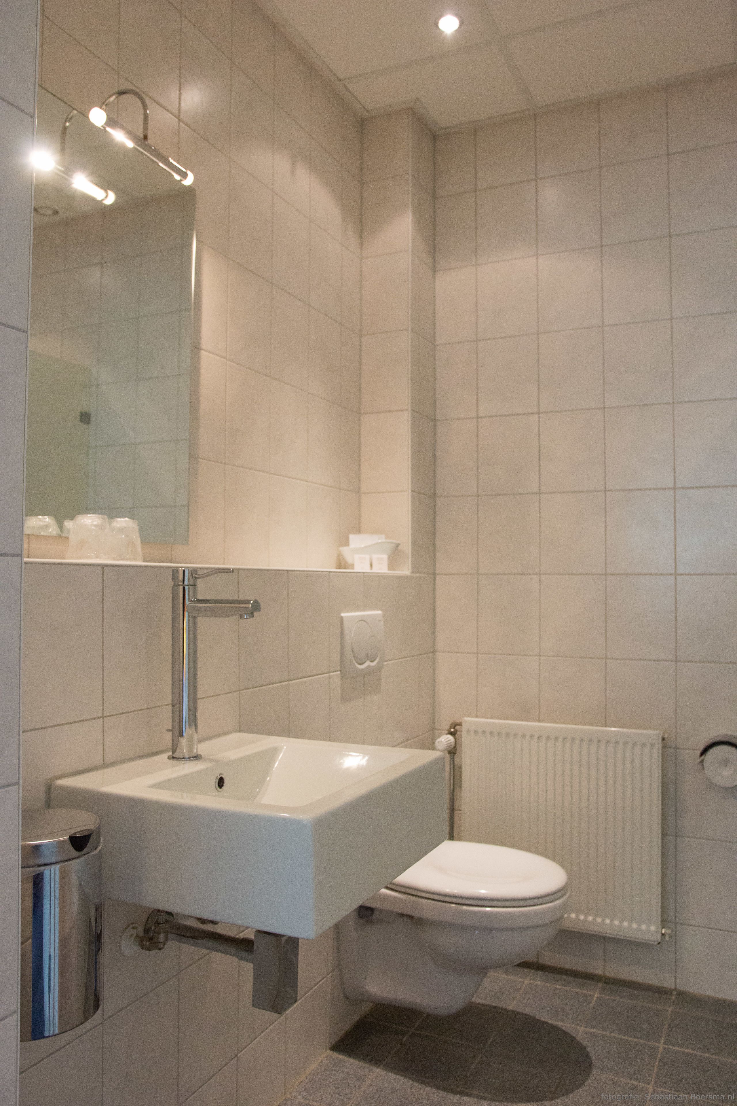 free toiletries, towels