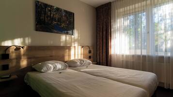 Standaard Twin kamer | Een bureau, verduisterende gordijnen, gratis wifi, beddengoed