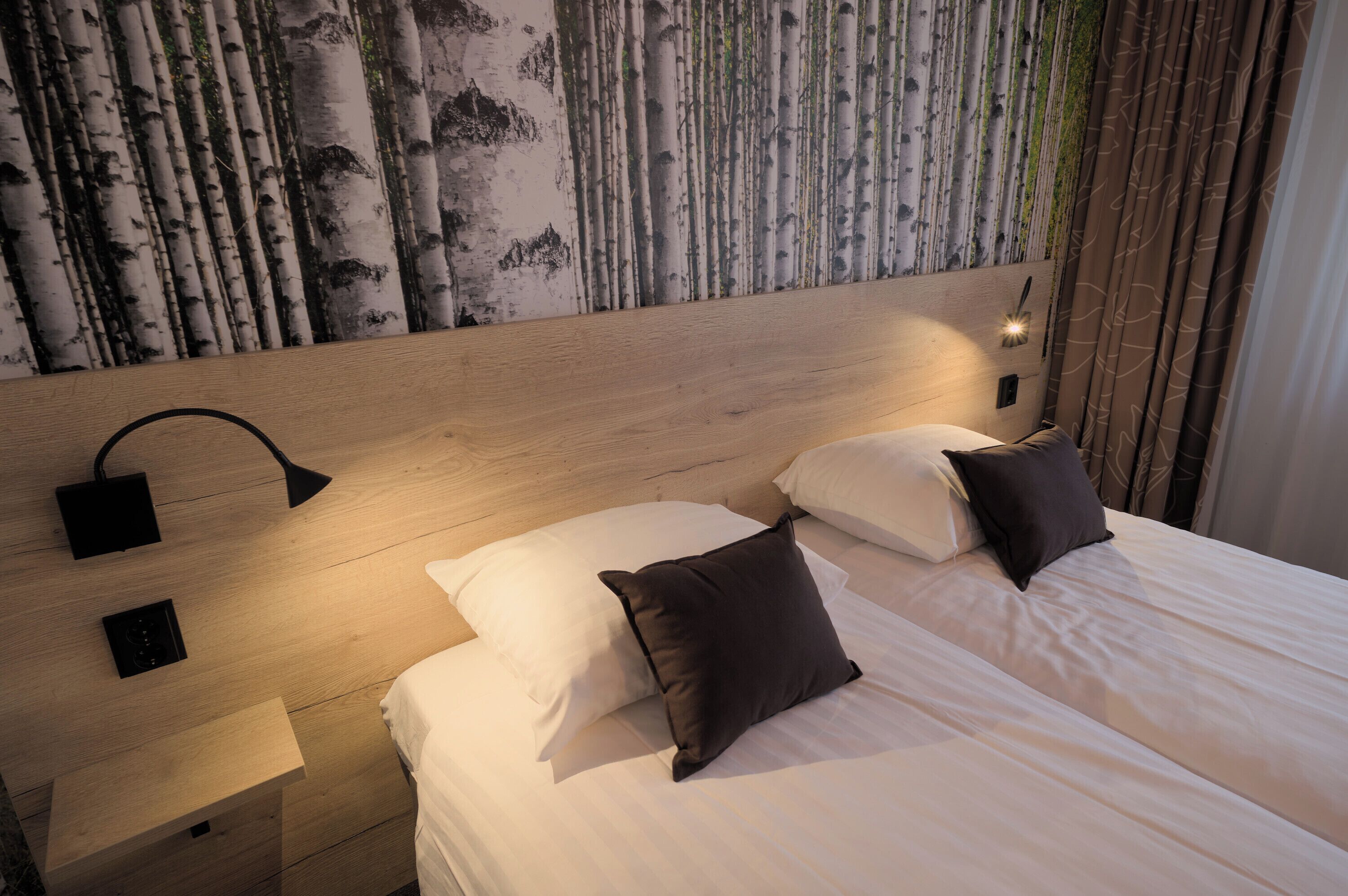 Quarto duplo standard | Escrivaninha, cortinas blackout, Wi-Fi de cortesia, roupa de cama