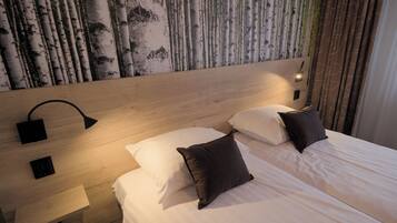 Quarto duplo standard | Escrivaninha, cortinas blackout, Wi-Fi de cortesia, roupa de cama