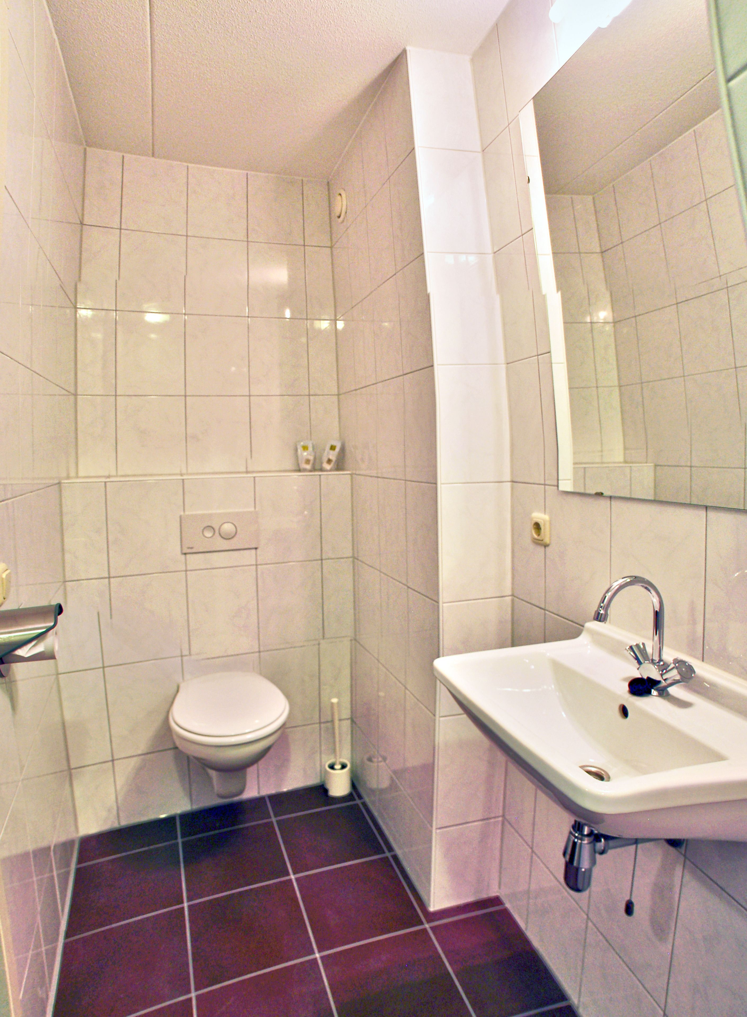 free toiletries, towels