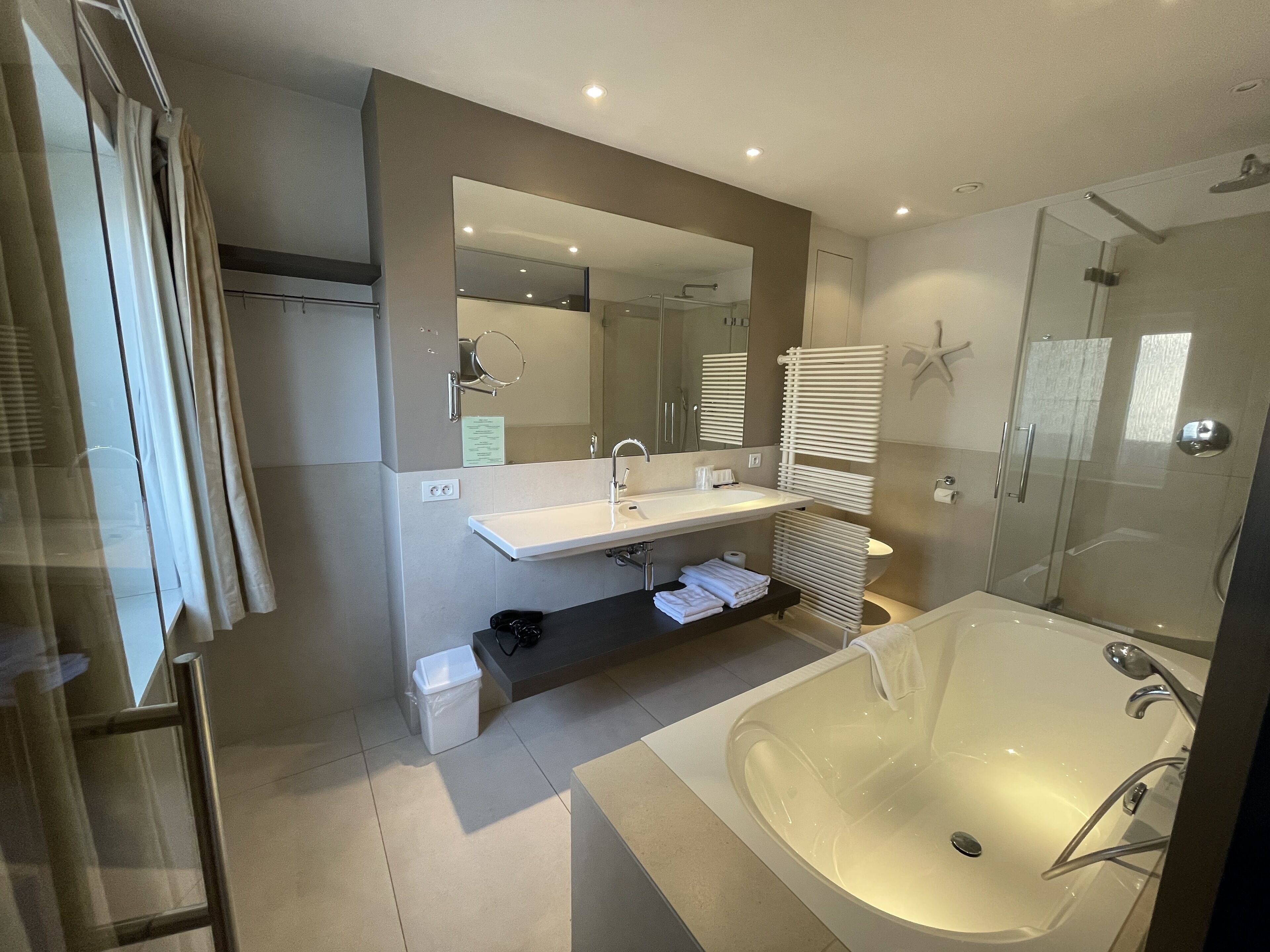 comfort double room | bathroom | free toiletries, hair dryer, towels, soap