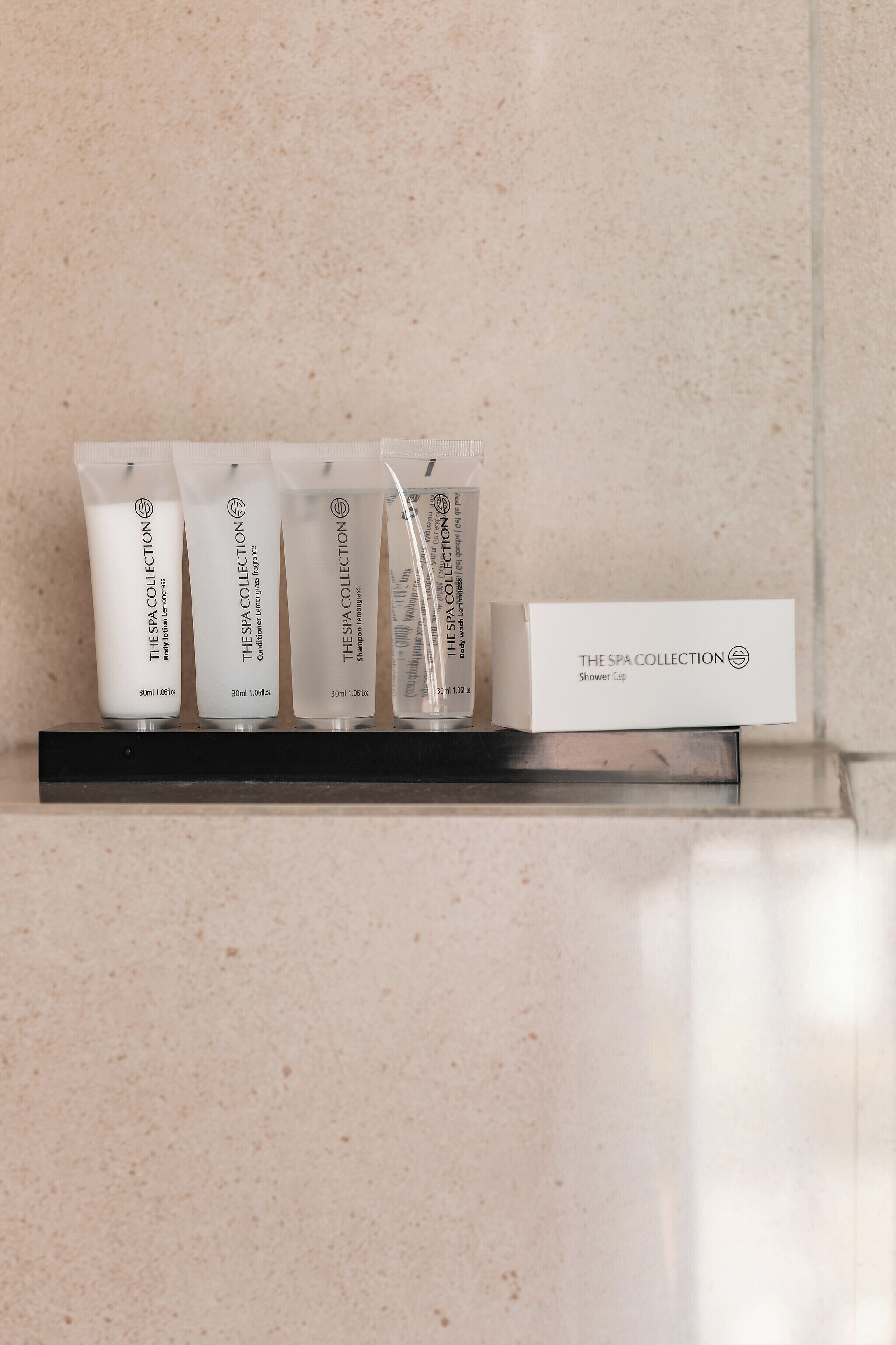 standard double room | bathroom | free toiletries, hair dryer, towels, soap