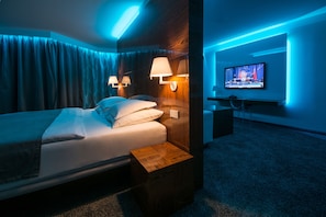 Junior Room, 1 King Bed, Microwave