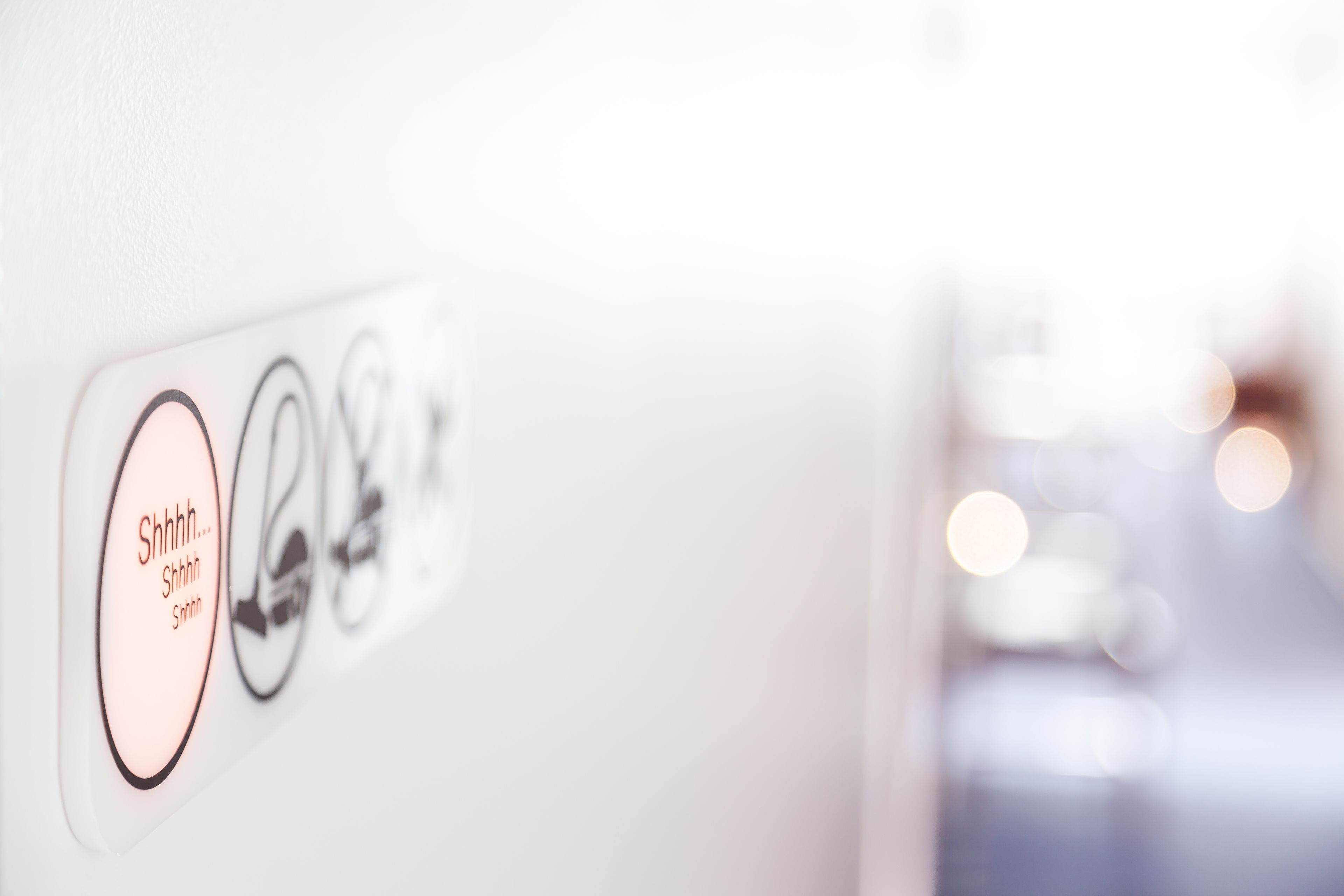 deluxe double room, 1 queen bed | minibar, in-room safe, desk, soundproofing