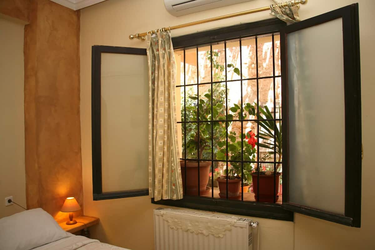 economy studio | exterior