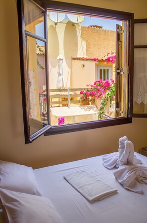 Triple Room | Individually decorated, iron/ironing board, free cribs/infant beds