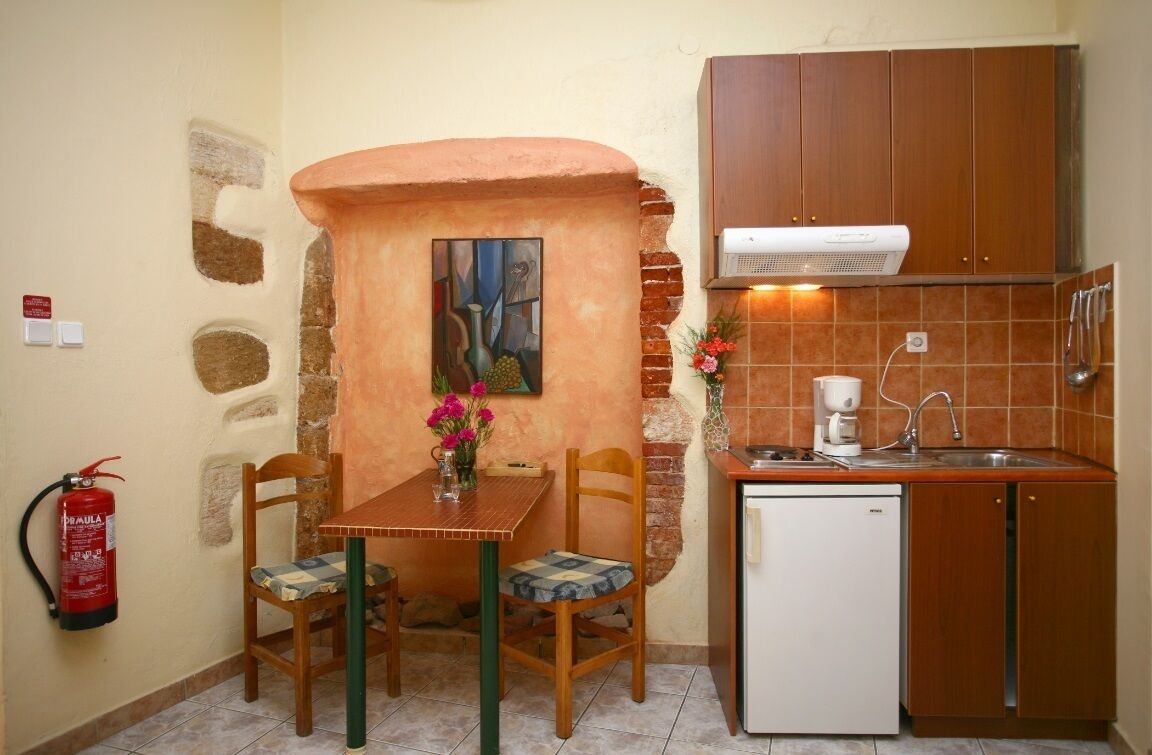 economy studio | private kitchen | fridge, stovetop, coffee/tea maker, electric kettle