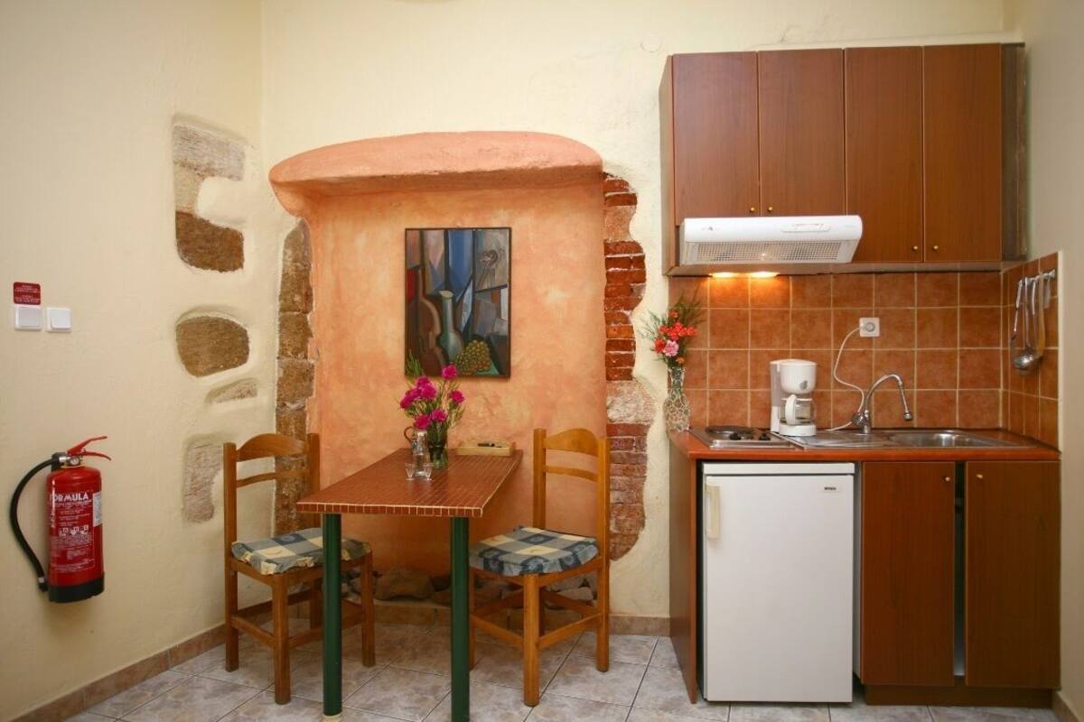 economy studio | private kitchen | fridge, stovetop, coffee/tea maker, electric kettle