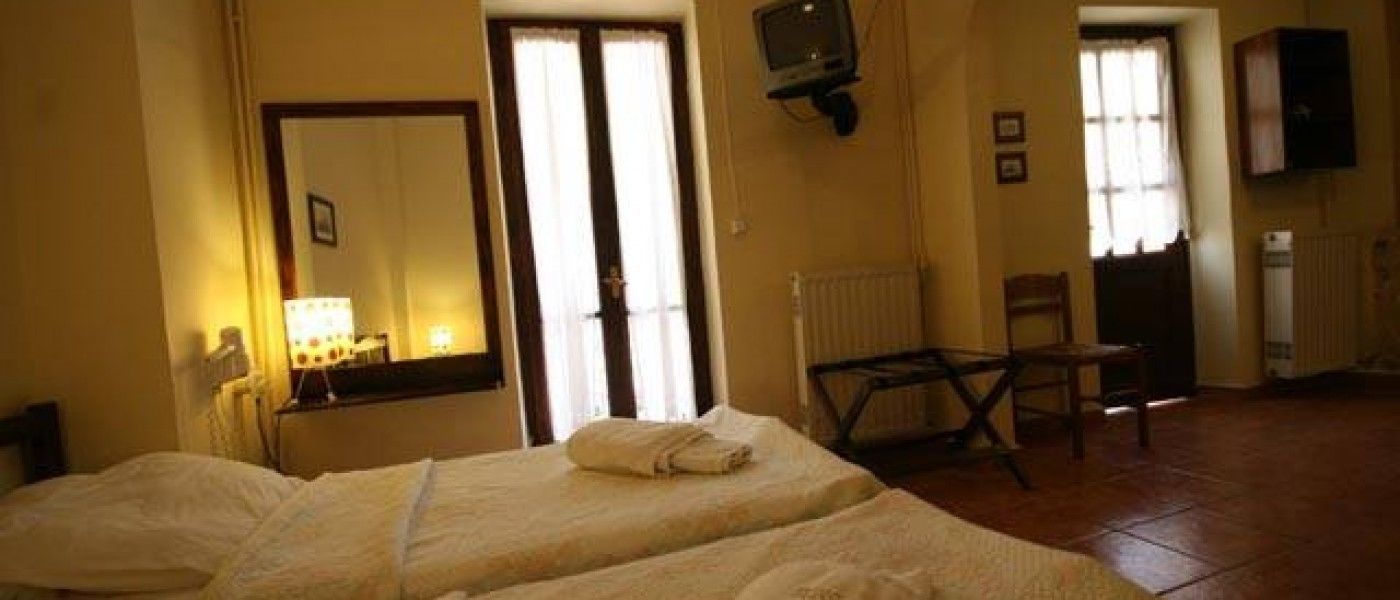 triple room | individually decorated, iron/ironing board, free cots/infant beds