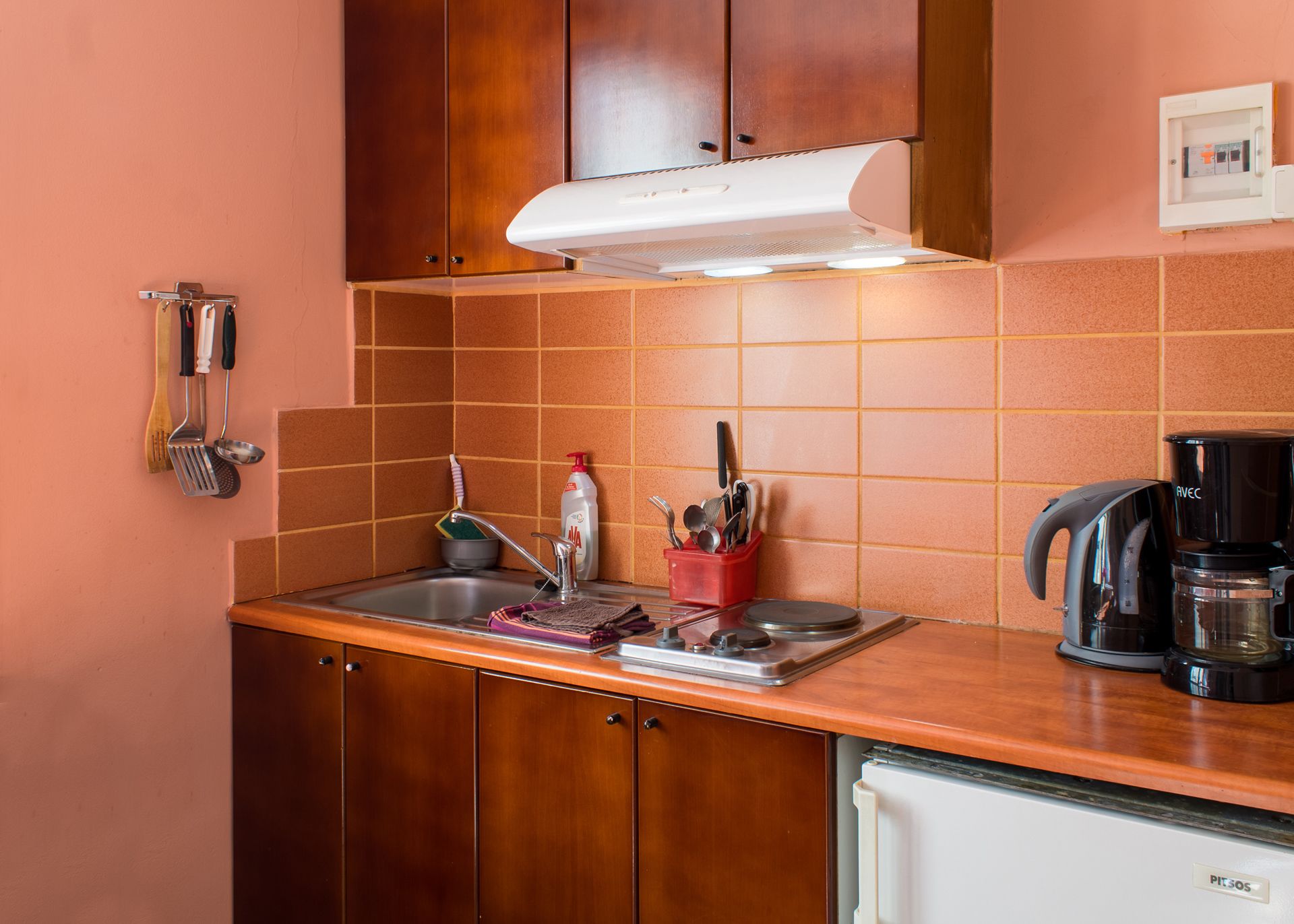 traditional studio | private kitchen | fridge, stovetop, coffee/tea maker, electric kettle
