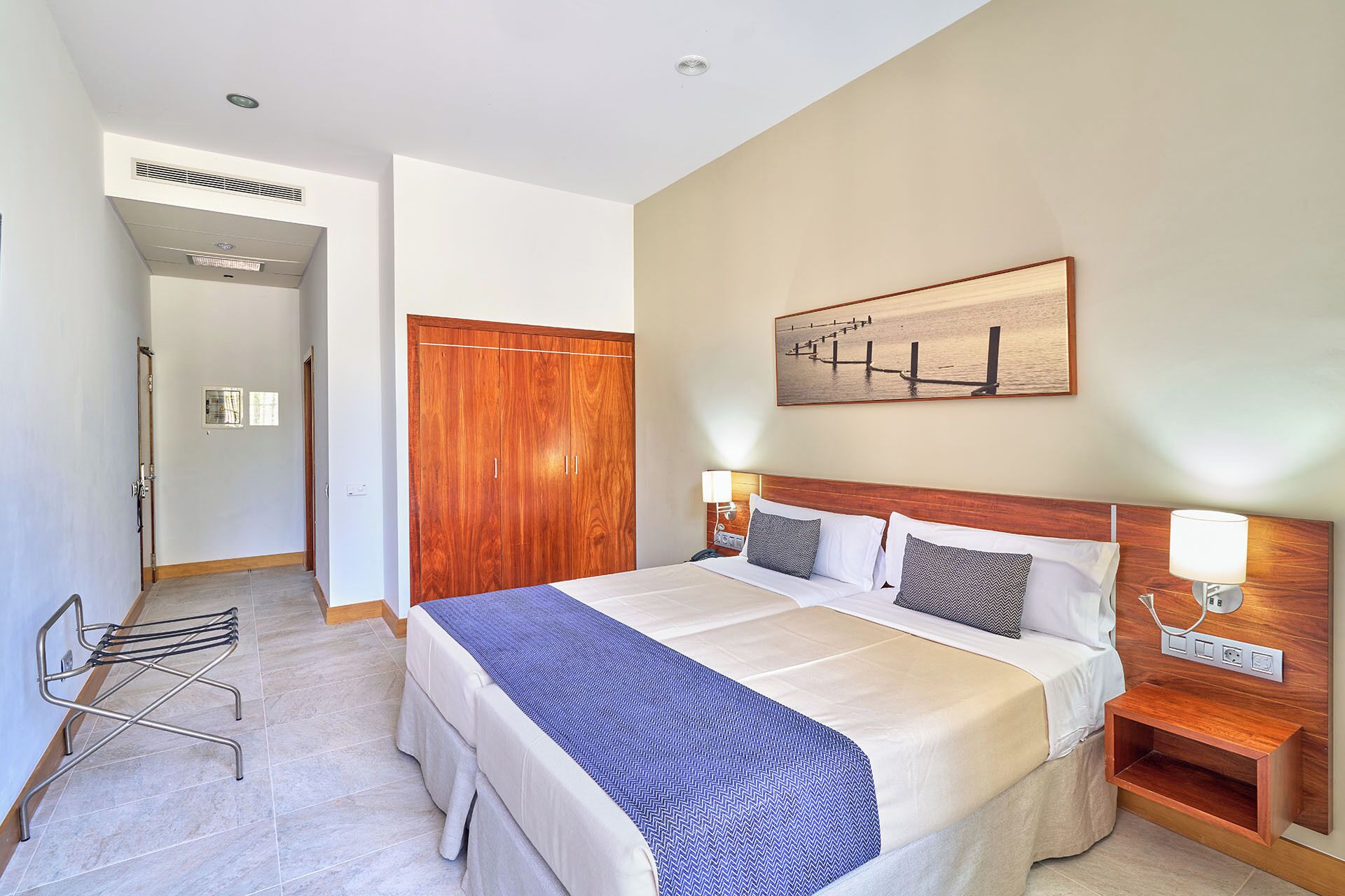 double room, accessible | minibar, desk, blackout curtains, iron/ironing board