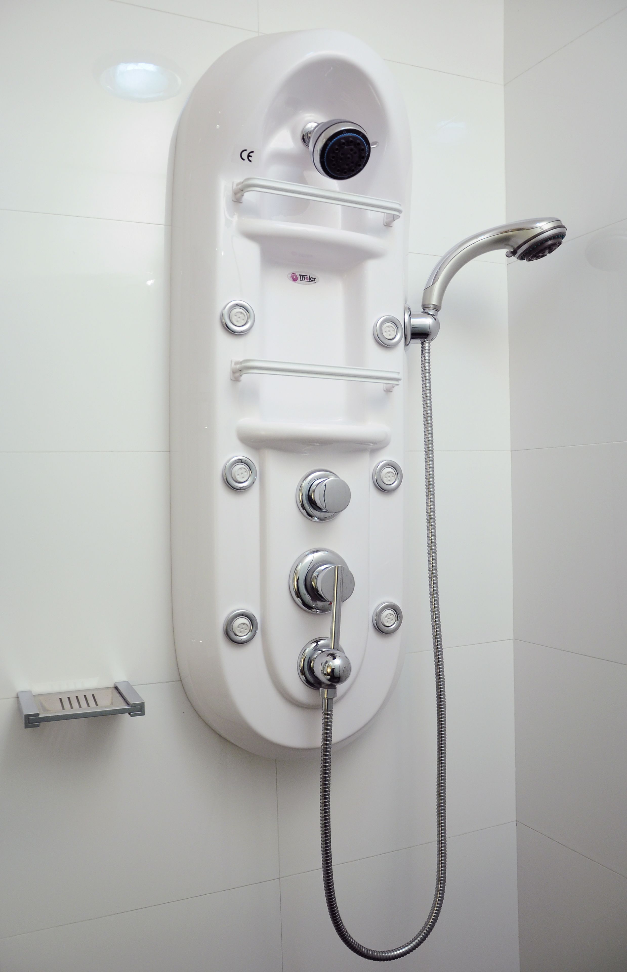 Habitación doble, 2 camas matrimoniales | Baño | Regadera, amenidades de baño gratuitas, toallas 