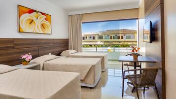 Camas com colchões pillow-top, frigobar, cofres nos quartos