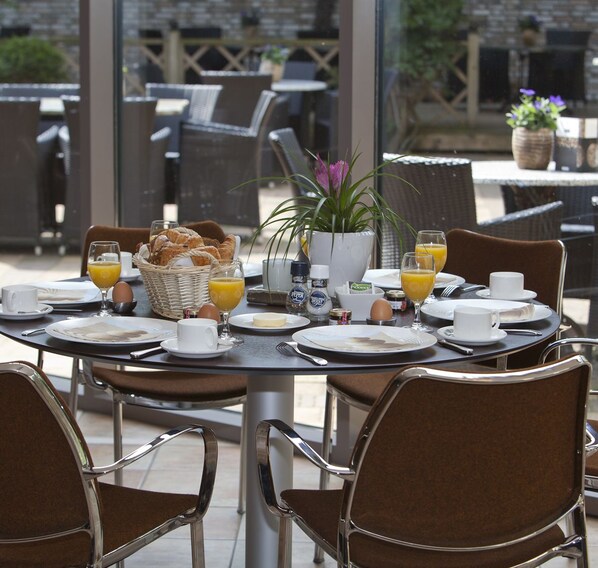 Daily buffet breakfast (EUR 15.00 per person)