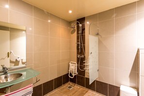 Habitación triple | Baño | Toallas