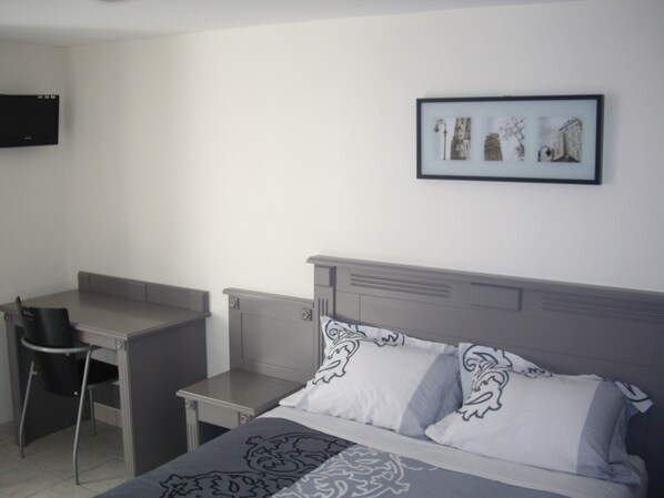 In-room safe, desk, soundproofing, free WiFi