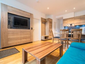 Apartamento familiar, 2 habitaciones, vistas al jardín | Zona de estar