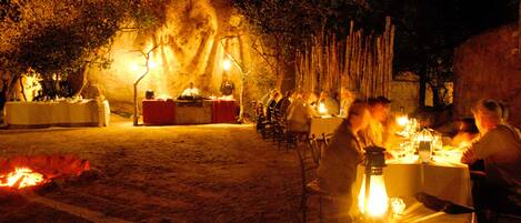 Breakfast, lunch, dinner served; African cuisine